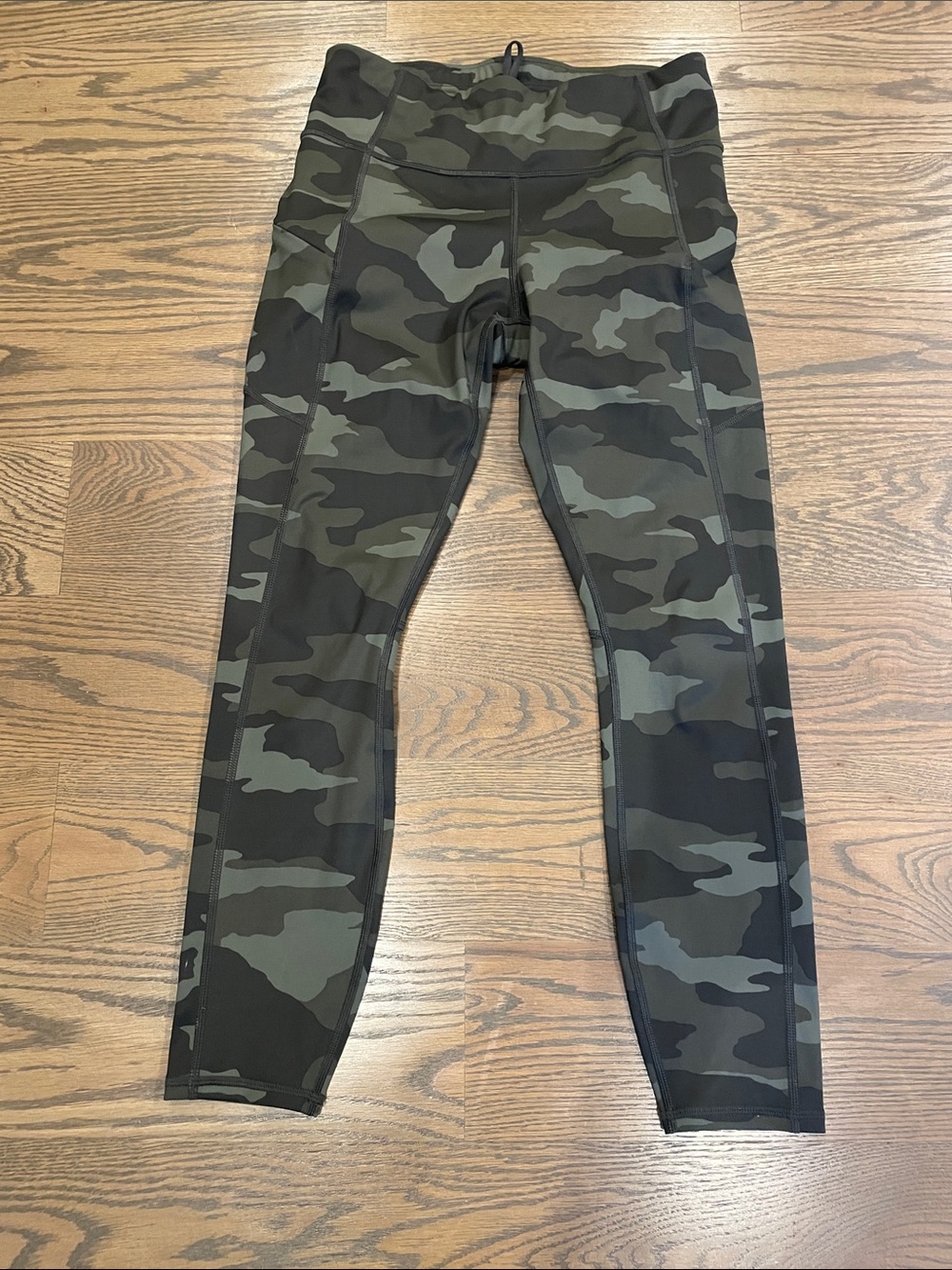 Athleta Women’s Camo Contender 7/8 Tight - Green/Black, Size Small